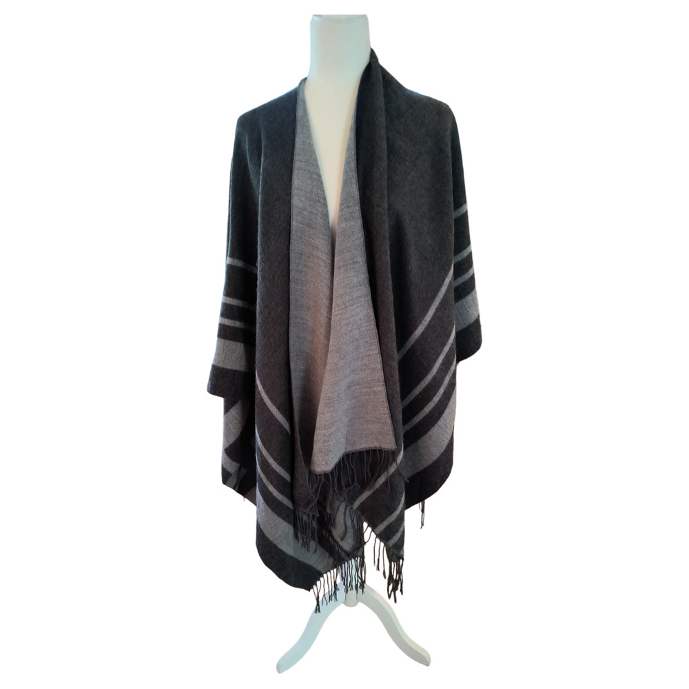 Lane Bryant Reversible Fringed Wrap Gray Two Tone Striped size 14/20